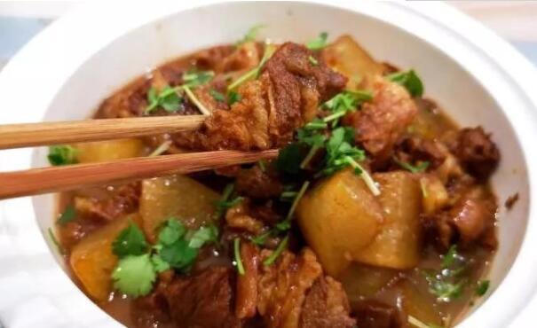 羊肉炖萝卜,这样做一点膻味都没有,鲜嫩味美,越吃越想吃