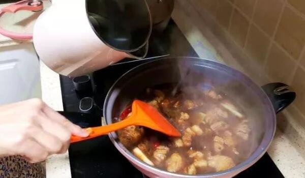 羊肉炖萝卜,这样做一点膻味都没有,鲜嫩味美,越吃越想吃