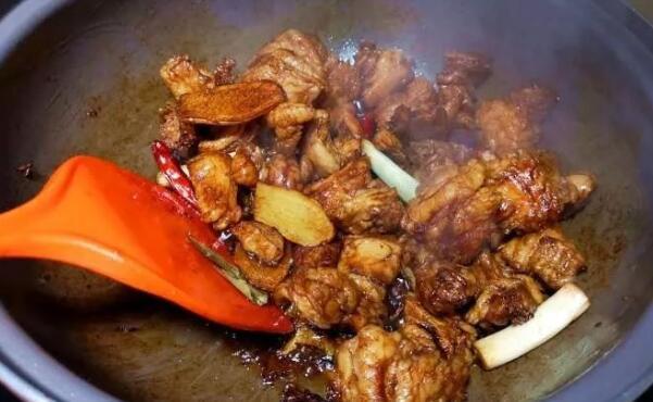 羊肉炖萝卜,这样做一点膻味都没有,鲜嫩味美,越吃越想吃