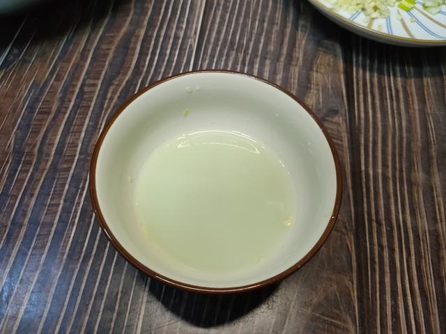 蒜蓉油麦菜,先放蒜还是后放蒜?学会酒店的做法,蒜香浓郁口感脆