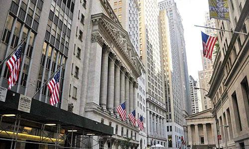 美国“忧心忡忡”,担心中国抛7000亿美债?美联储,能否接得住?