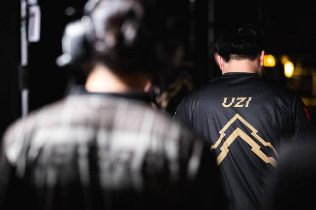 Uzi:像刘翔那样,消失在群体情绪中