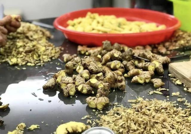 北方人眼中的黑暗料理却是广东人的最爱,没错,它就是的猪脚姜