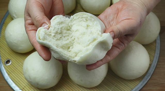 戗面馒头要想好吃,戗面是关键,面点师教你制作技巧,一学就会