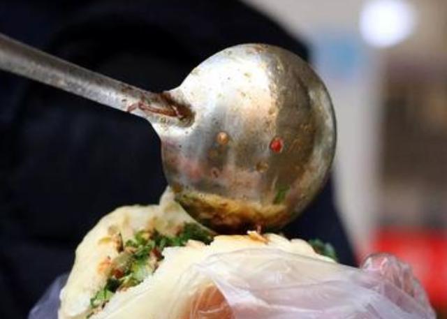 肉夹馍在家就能做,超级简单馍香肉更香,做好连吃三个都不够