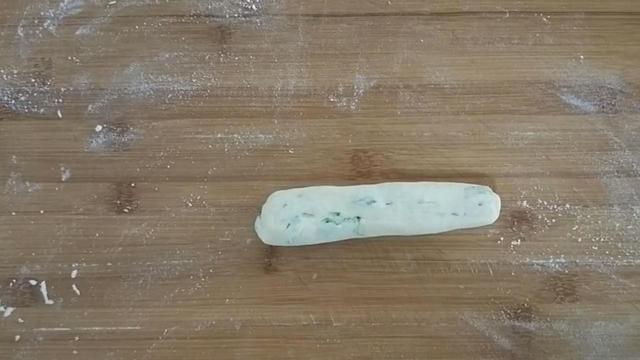 面粉里打2个鸡蛋,教你葱花饼独特做法,不烫面不发面,凉了不硬