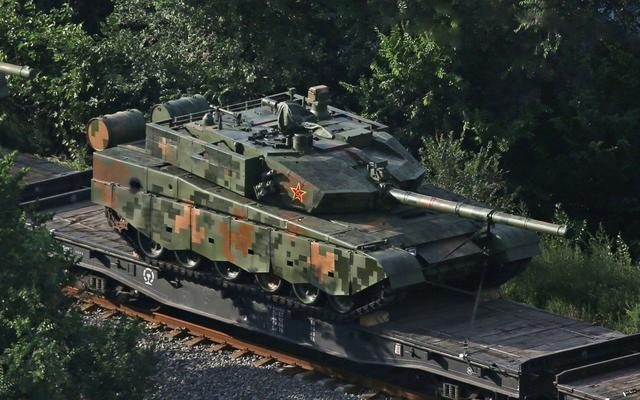 印度高原边境再次增兵,动用美制武装直升机,99主战坦克迎来劲敌
