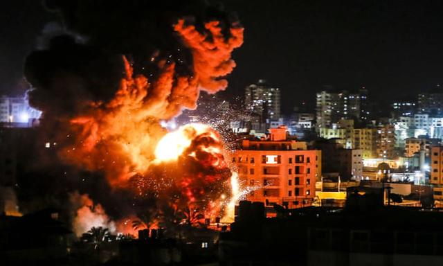 沙特深夜遇袭,300个军事目标无一幸免,美制导弹防御系统交了白卷