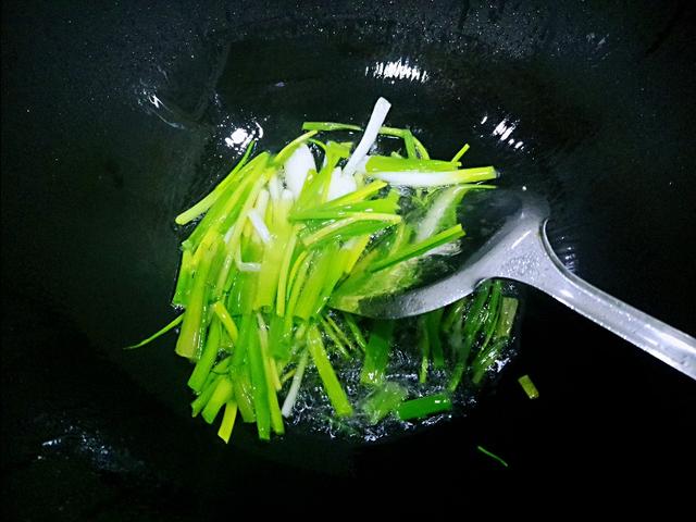 最近迷上了葱油面,除了好吃之外,操作也很简单