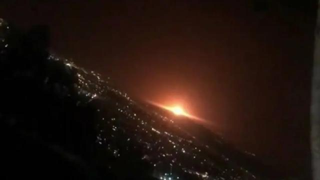 伊朗军事基地旁爆炸,现场腾起蘑菇云!外媒:可能是核设施