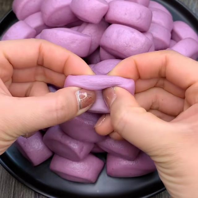 紫薯小馒头最简单的做法,用刀切一切就可以上锅蒸,好看又好吃