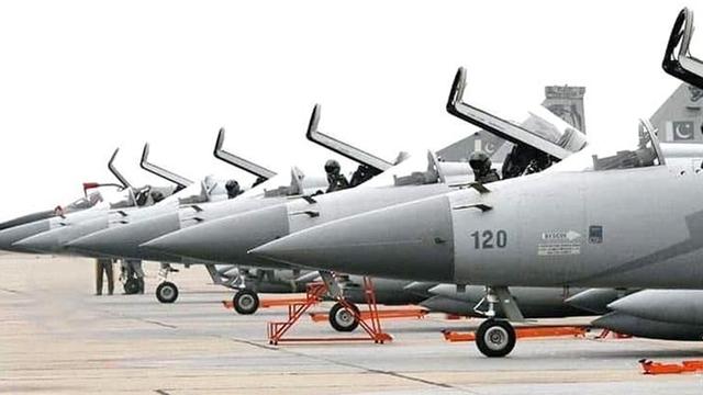 印度大运将大军运抵拉达克,巴基斯坦空军旁敲侧击,50架枭龙出击克什米尔