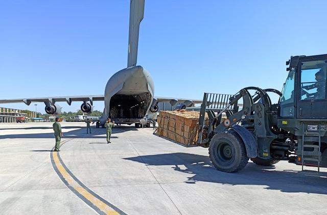 C17运输机成群出动,空运大批T90增援一线,印军:今非昔比