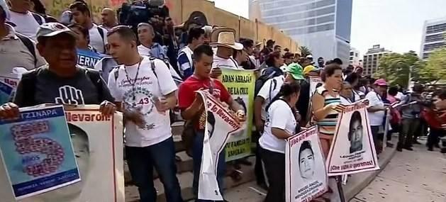 43名墨西哥学生被警察亲自交给毒枭,毒枭头目下令将其全部处决