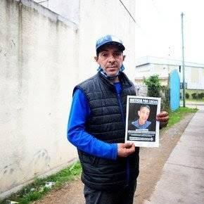 阿根廷警察买游戏机,连开23枪打死卖家,法官却下令将他当庭释放