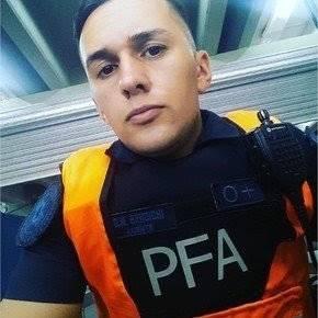 阿根廷警察买游戏机,连开23枪打死卖家,法官却下令将他当庭释放