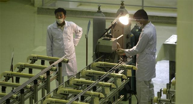 蹊跷!美国刚刚谴责完伊朗,第二天核设施爆炸,杜文龙一语中的