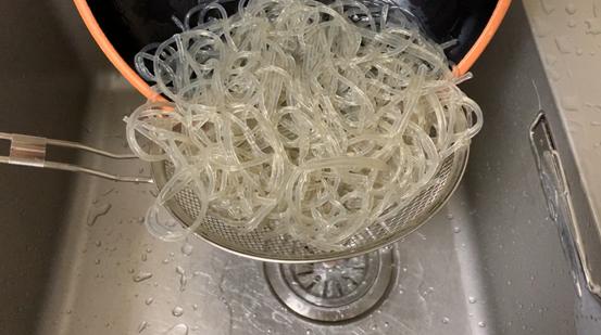 一道南北通吃的包菜炒粉条,为什么很多人炒出来都粘锅?