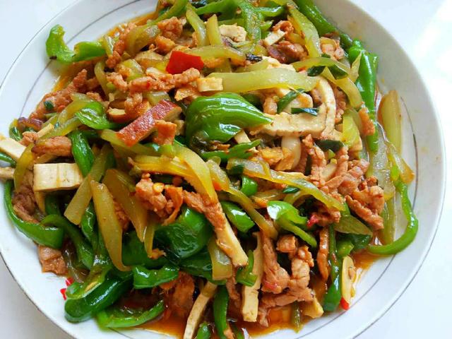 炒菜放肉丝,要怎样炒才会吃着不柴,口感嫩,教你炒肉丝的小技巧