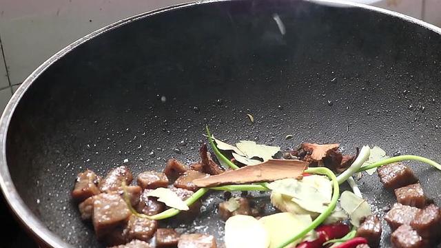 面条吃了30年,还是这样做最过瘾,我一次能吃3碗,超简单