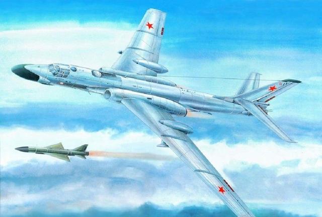 苏联空军师长开70吨战机从美航母头上掠过,想再来一把却玩脱了