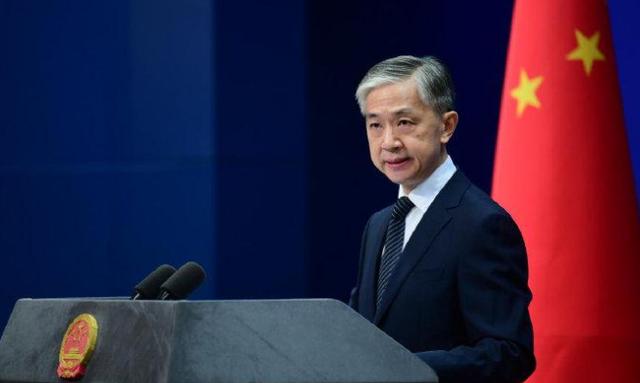 新晋外交部发言人迎来首秀,针对美国,汪文斌左右开弓