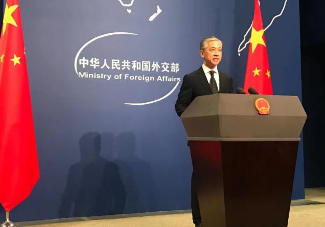 新晋外交部发言人迎来首秀,针对美国,汪文斌左右开弓