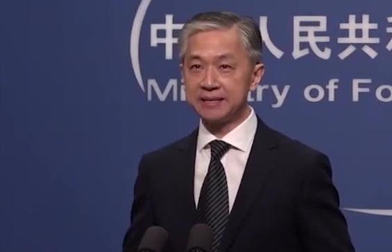 新晋外交部发言人迎来首秀,针对美国,汪文斌左右开弓