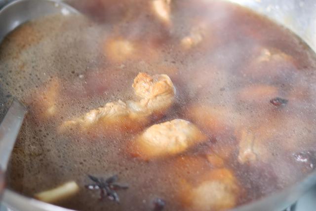 外面的牛肉面很贵,教你在家做私房牛肉面,干净卫生还好吃