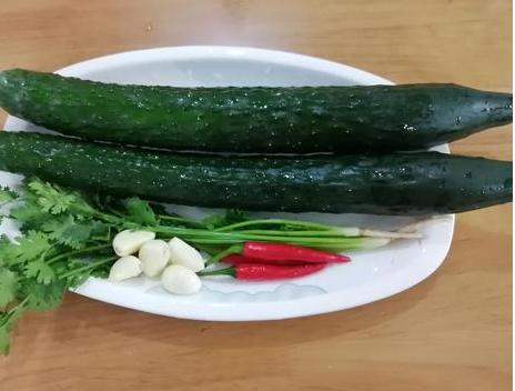 美味的凉拌鸡胸肉、竹荪鸡汤,好吃又不用担心长胖,家人很喜欢