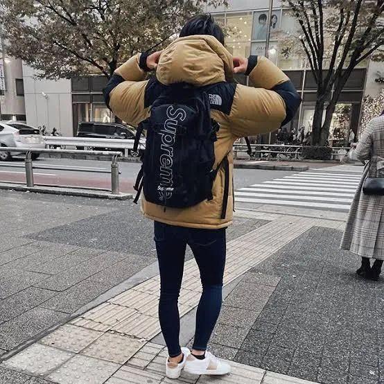 日本人是怎么把 Supreme 穿成精神小伙的?