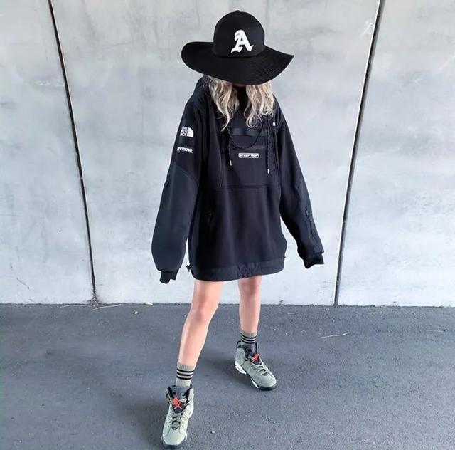 日本人是怎么把 Supreme 穿成精神小伙的?
