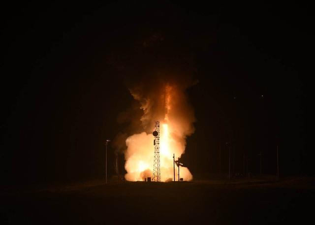 美国夜间突发导弹,俄罗斯立即警告,任何导弹袭击都将遭到核报复