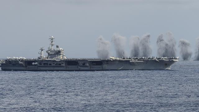 美伊交锋再次升级,伊朗发起强硬报复,“击沉”一艘美国航母警告