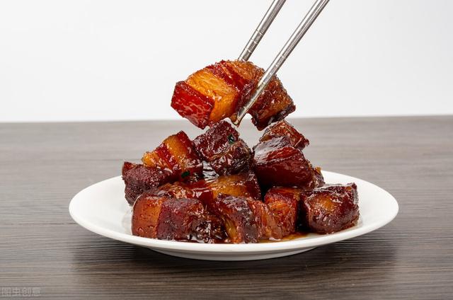 老厨师教你做正宗,姜葱陈皮卤五花肉,肉质软嫩鲜香老少适宜