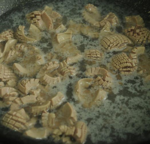 色香味俱全的爆炒腰花,肉质Q弹味道鲜美,是老少皆宜的美食