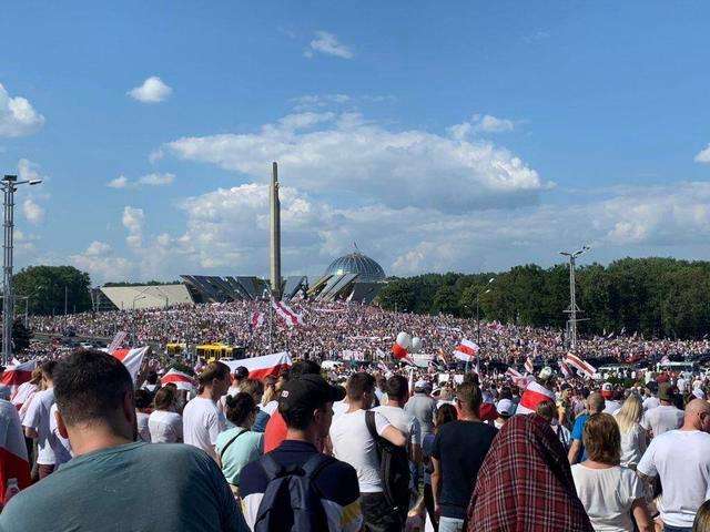 总统请下台!白俄罗斯爆发大规模抗议,超20万人聚集首都街头