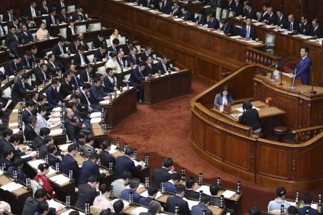 不再遮遮掩掩!日本公开讨论先发制人打击,威慑邻居谋破宪法约束