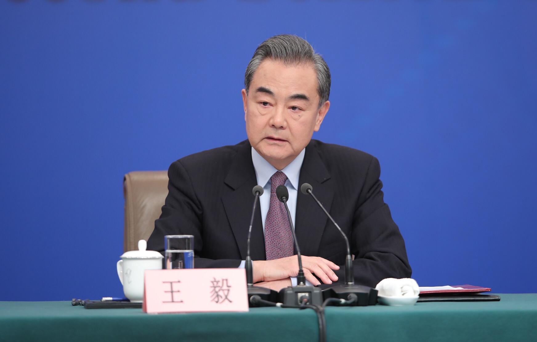 肆意妄为!蓬佩奥威胁“制裁”中俄,关键时刻,王毅发出中国强音