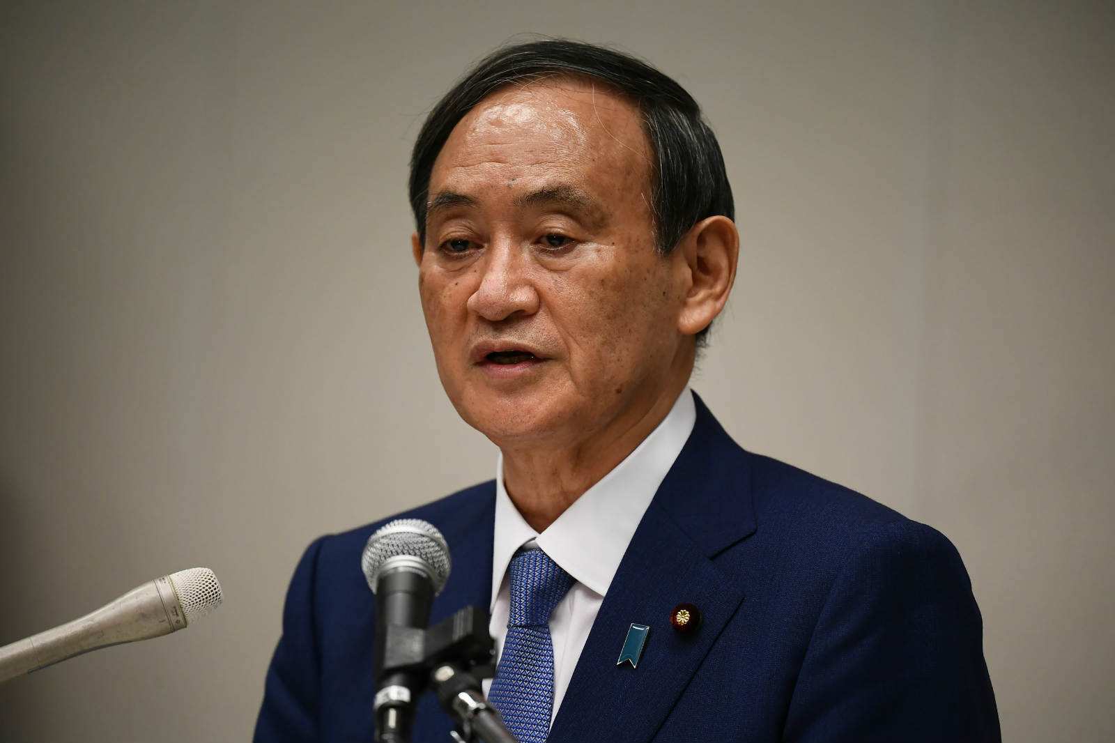 日本要有影子内阁了?力挺菅义伟接任首相,安倍给自己留了条后路