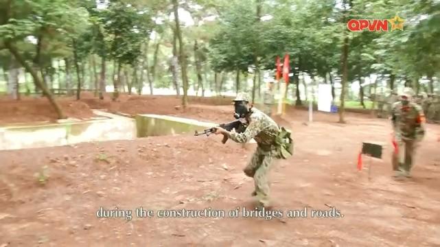 准备前往非洲执行任务,越南特种兵展开严格训练,想提高国际地位
