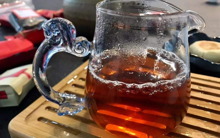 保温杯里泡枸杞是基础,季节调整效果更好,但随身养生才是高阶
