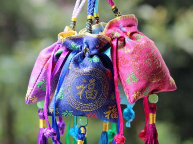 保温杯里泡枸杞是基础,季节调整效果更好,但随身养生才是高阶