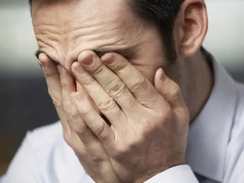 眼睛出现红血丝?可能是2种病,3个不良习惯,用这4个办法解决