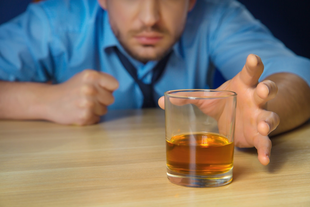 酒量突然下降,国医菊花决明子茶告诉你,这样是肝在求救