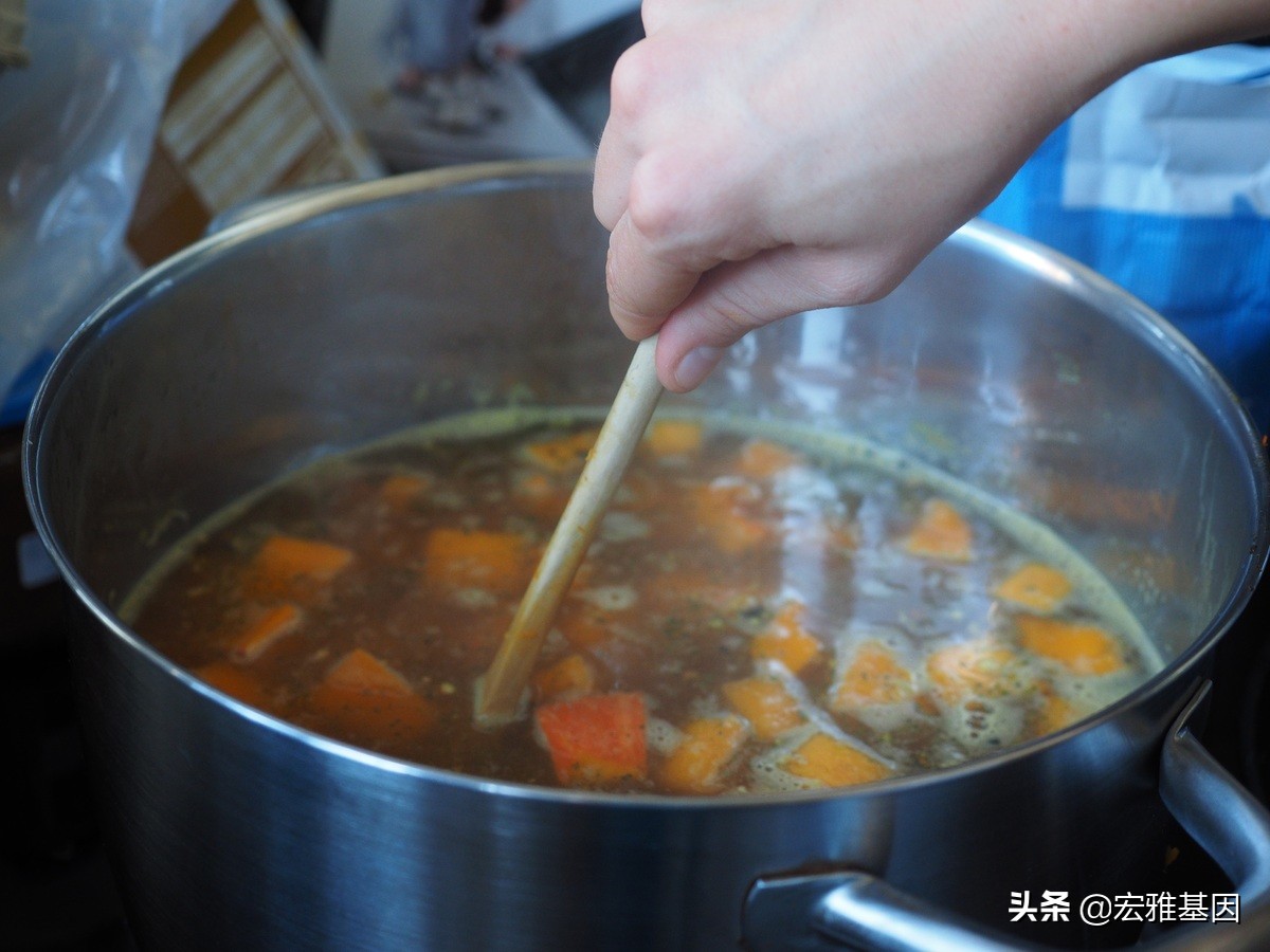饭前喝汤还是饭后喝汤好?汤煲越久越营养?4个喝汤误区值得了解