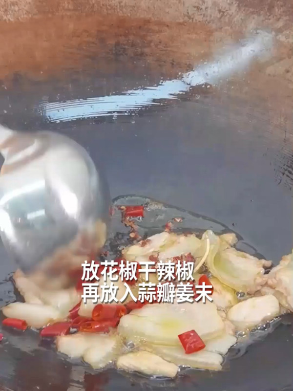 干锅花菜简单做法，1分钟教学搞定，不焯的做法-香辣味炒菜谱